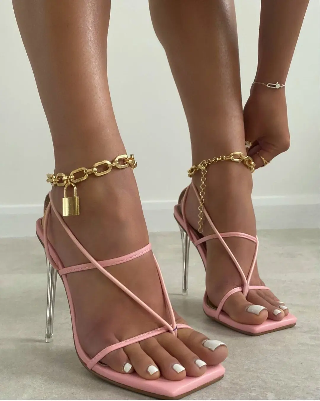 

35-42 European and American style new sexy versatile square head lock chain crystal heel high heel sandals women's pumps