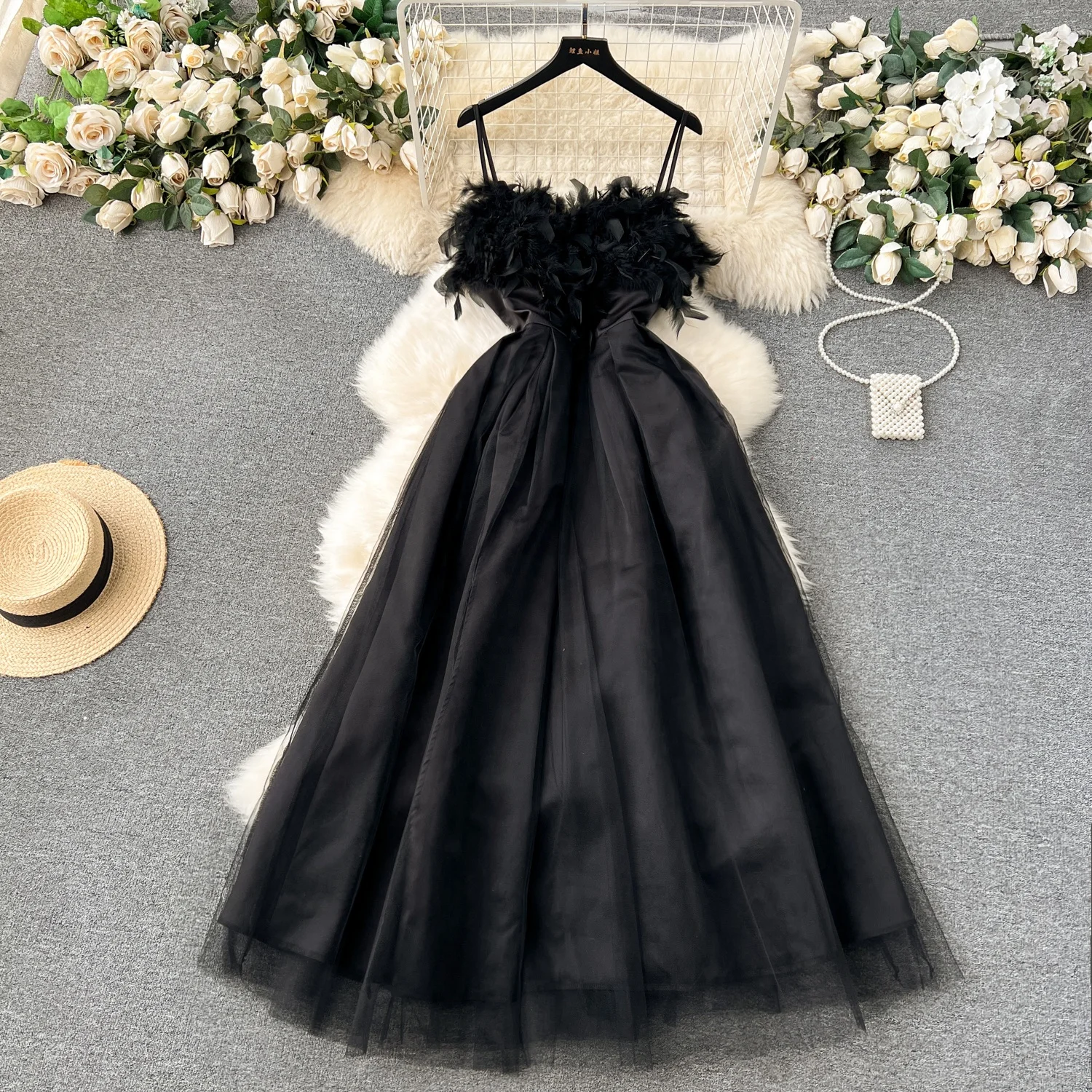 

2024 New Feather Sling Mesh Simple And Elegant Evening Dress