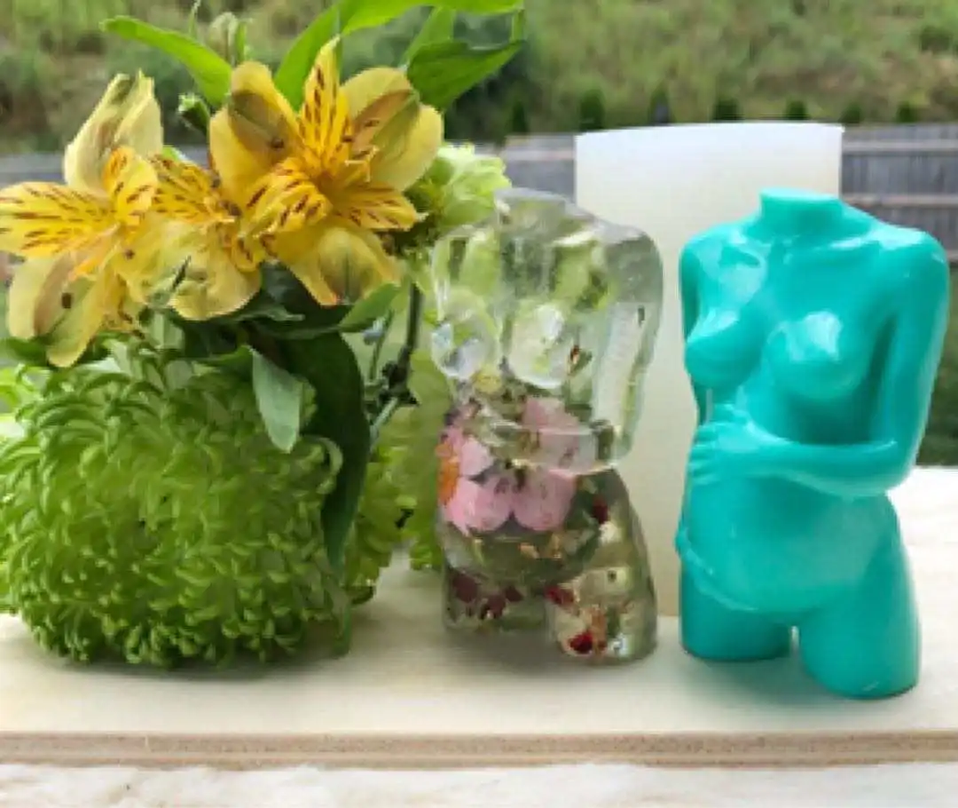 

S402 Pregnant ladies with hands on stomach silicone mold, Handmade aromatherapy candle Silicone mold, Random