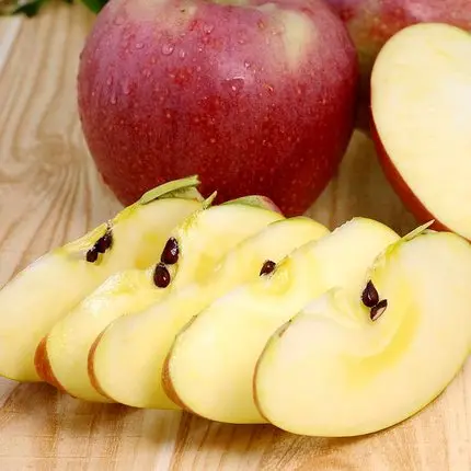 
The farm exports a large number of fresh apples Qinguan apples, which are of high quality and low price 