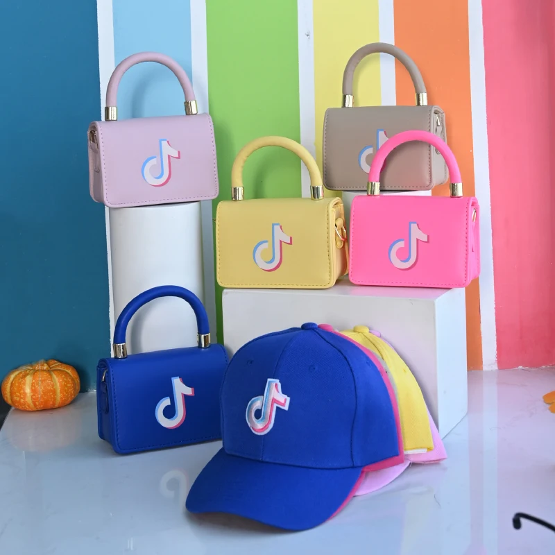 

Wholesale Fashion Tik Tok Chain Bags Lady Luxury Matching Embroidery Caps Hats and Women Purses Handbags