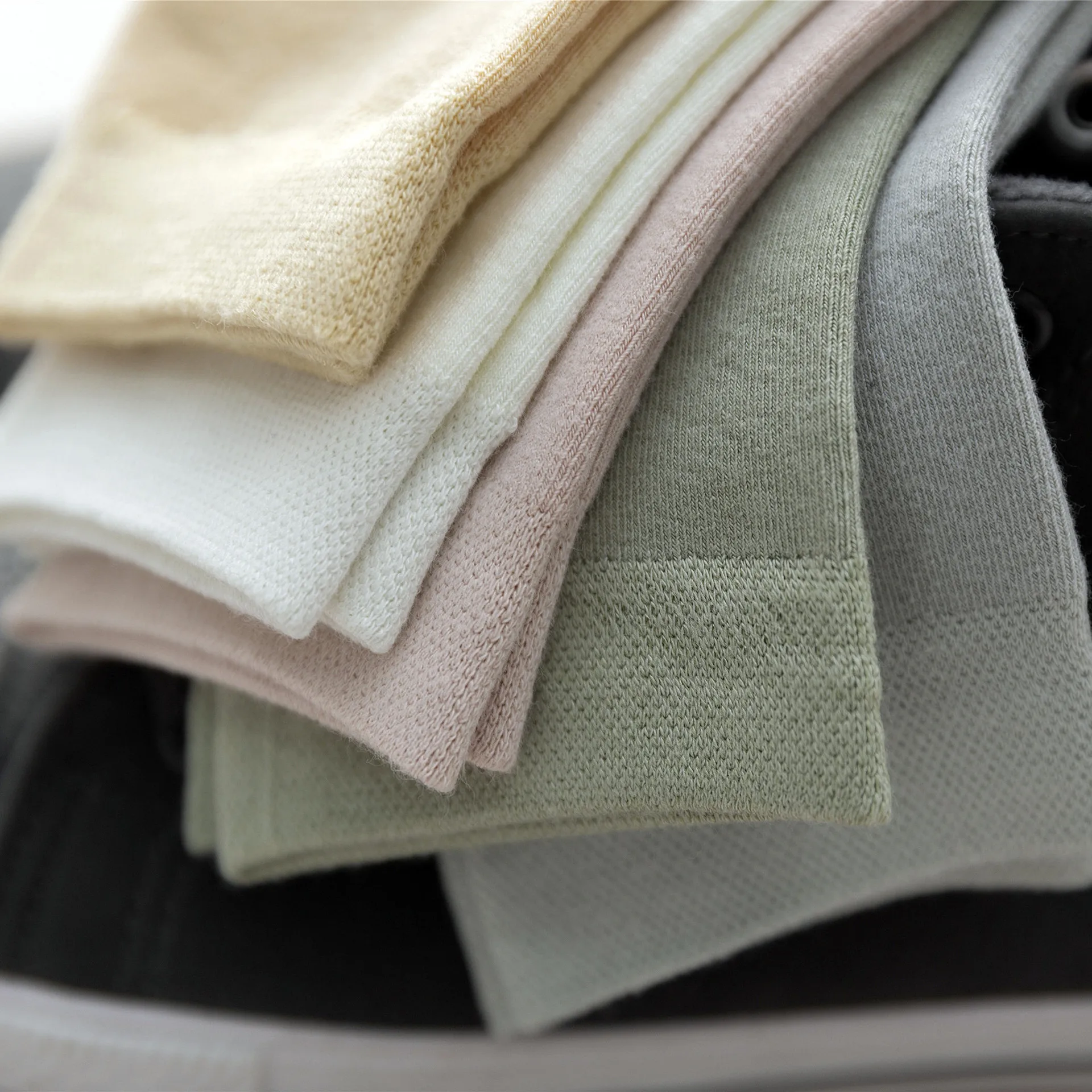 

High quality bamboo fiber socks fashion leisure simple women's medium tube socks, Custom color