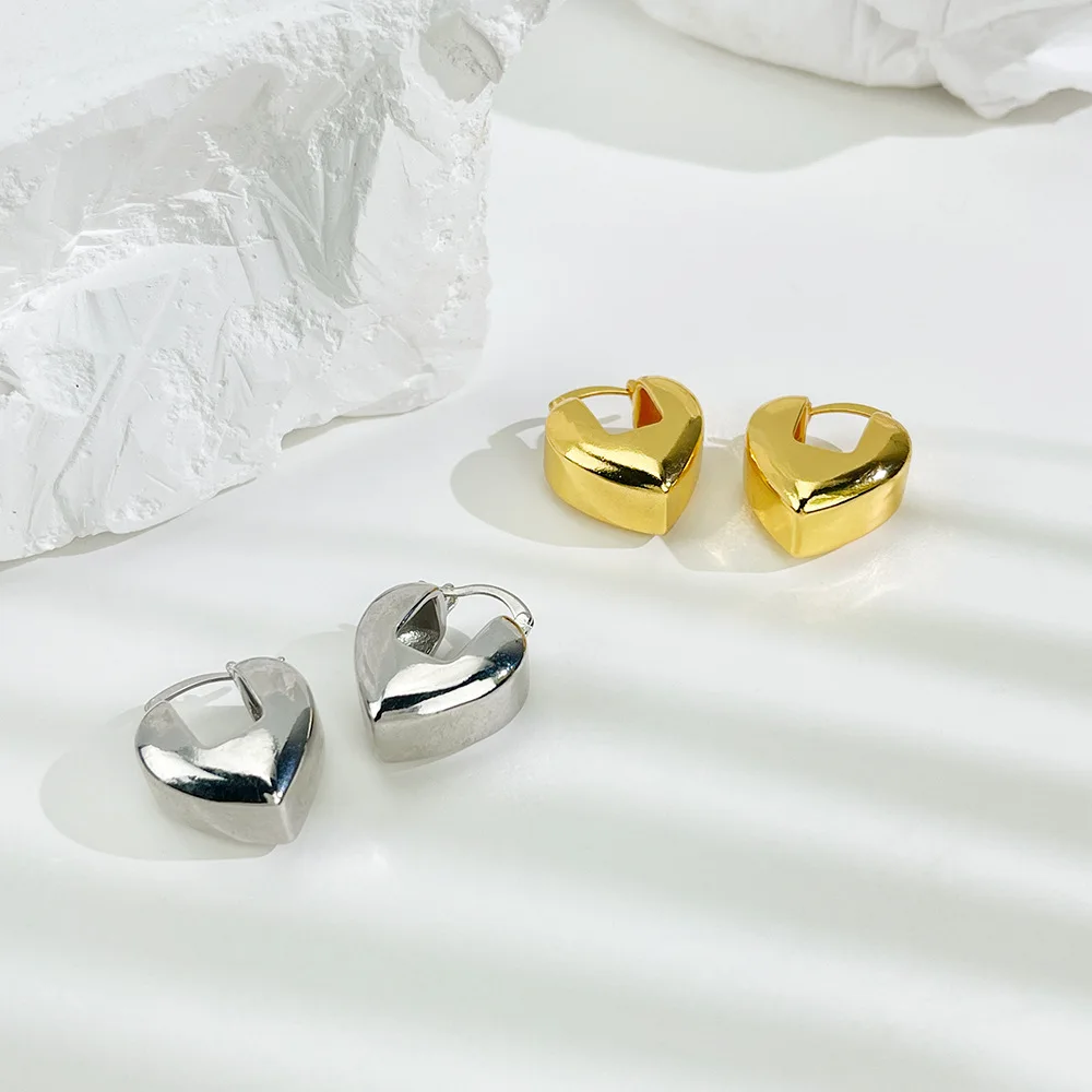 

Fashion New 18K Gold Plated Heart Shape Clip On Earrings High Polished Heart Hoop Earrings For Women Girl