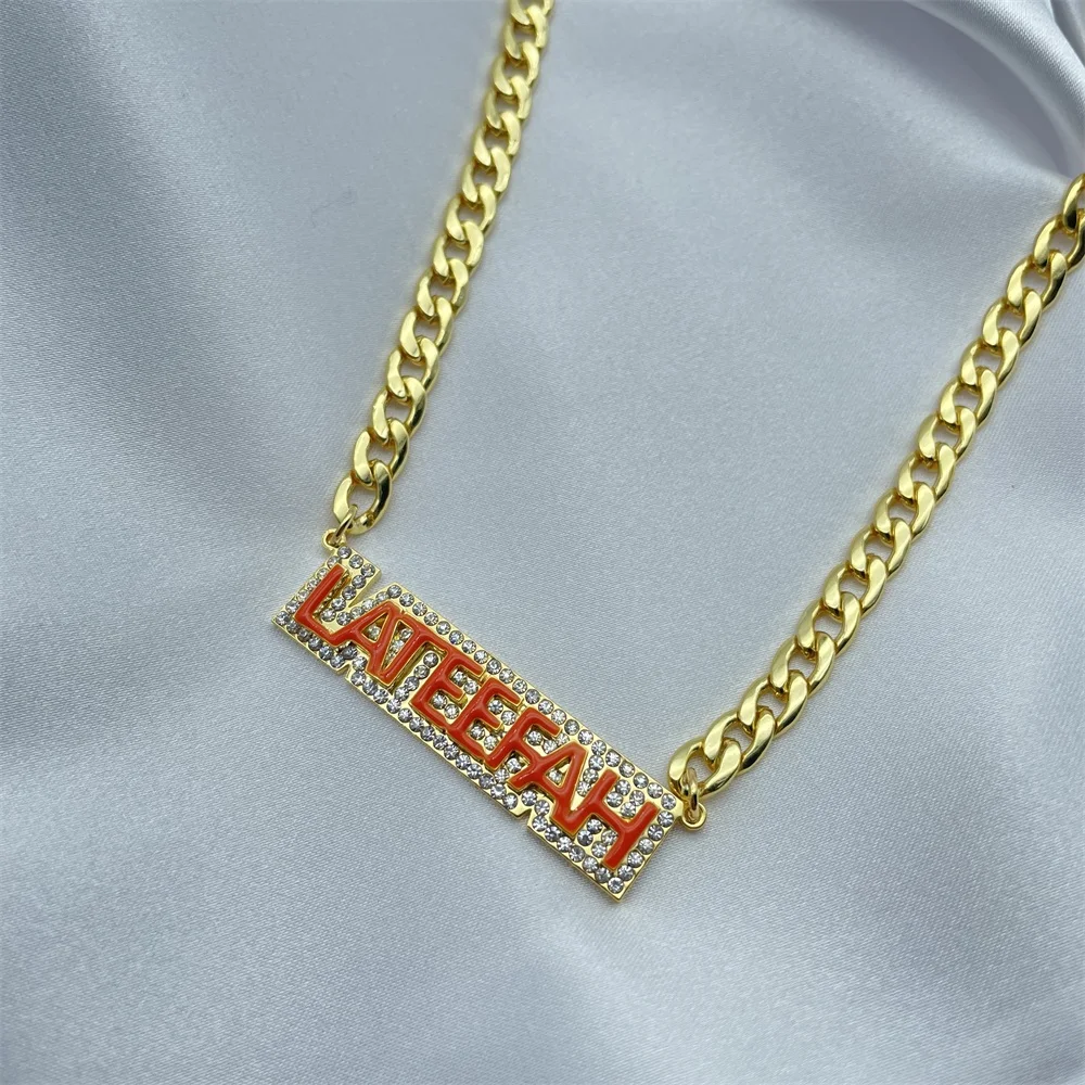 

Lateefah OEM Women Enamel Gold Letter Necklace Name Plated Custom Enamel Necklace Personalized