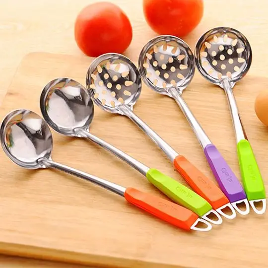 

Soup Ladle Handle Wall Hanging Stainless Steel Skimmer Strainer Soup Spoon Kitchen Gadgets Candy Color Cooking Tools Accessories, As photo