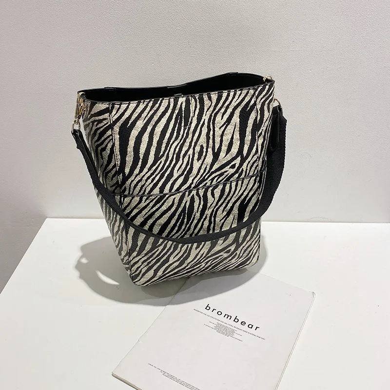 

white and black leather lady tote hand bag sets 3 piece custom luxury animal print handbags