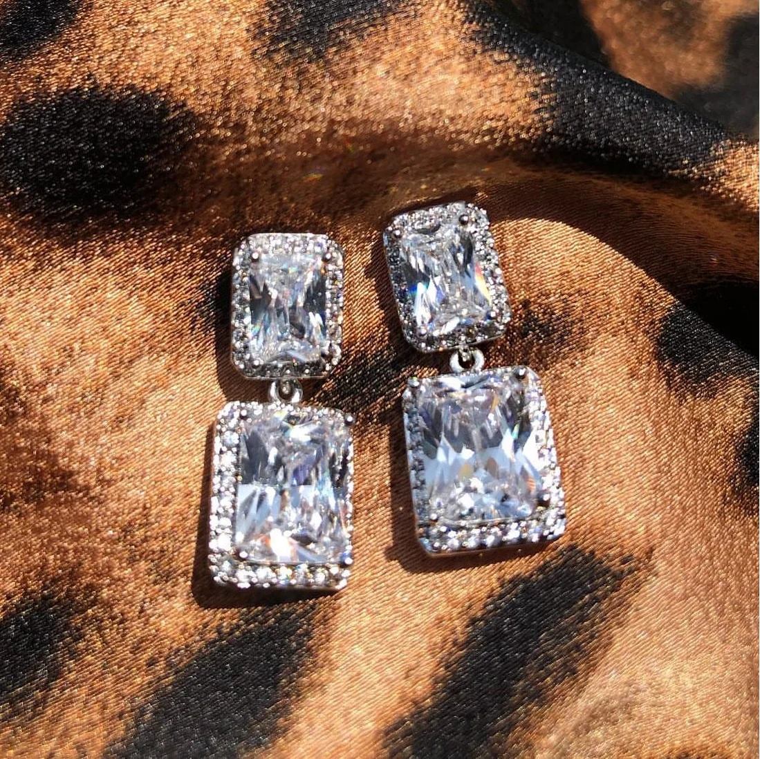 

iced out bling cubic zirconia cz 5A cz geometric square halo cz wedding women earring, Picture