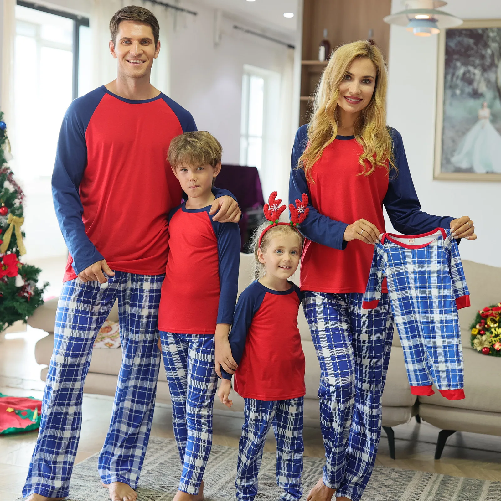 

Fashionable Woman Plus Size Set Cotton Polyester Casual Soft Matching Christmas Family Pajamas Set Women's Sleepwear