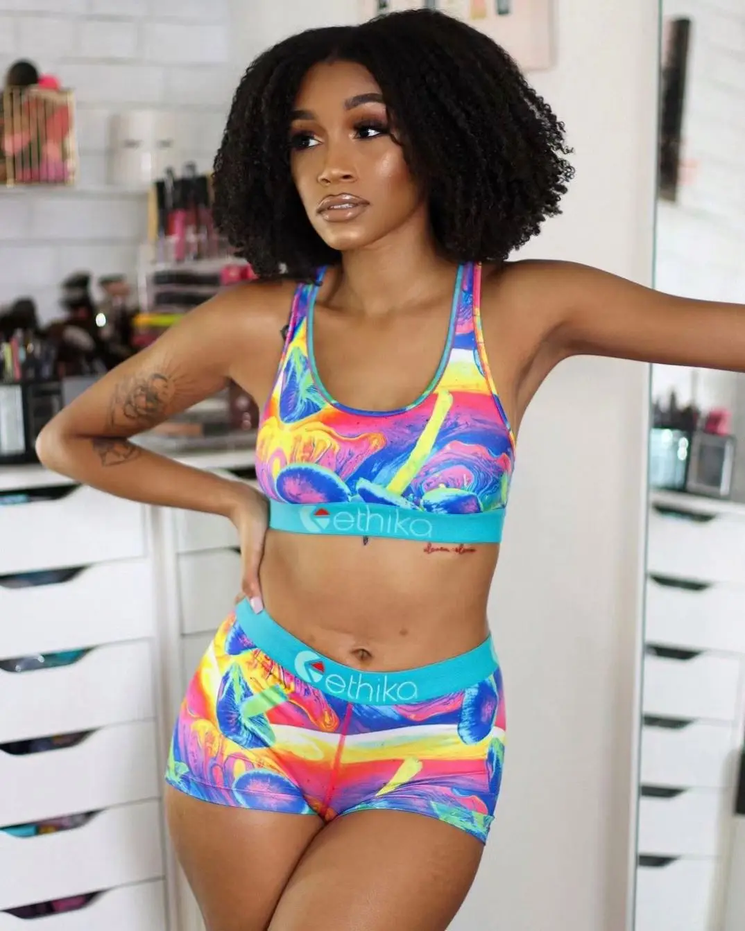 

2021 Fashion sportswear yoga ethika set biker shorts crop top women two piece set, Picture