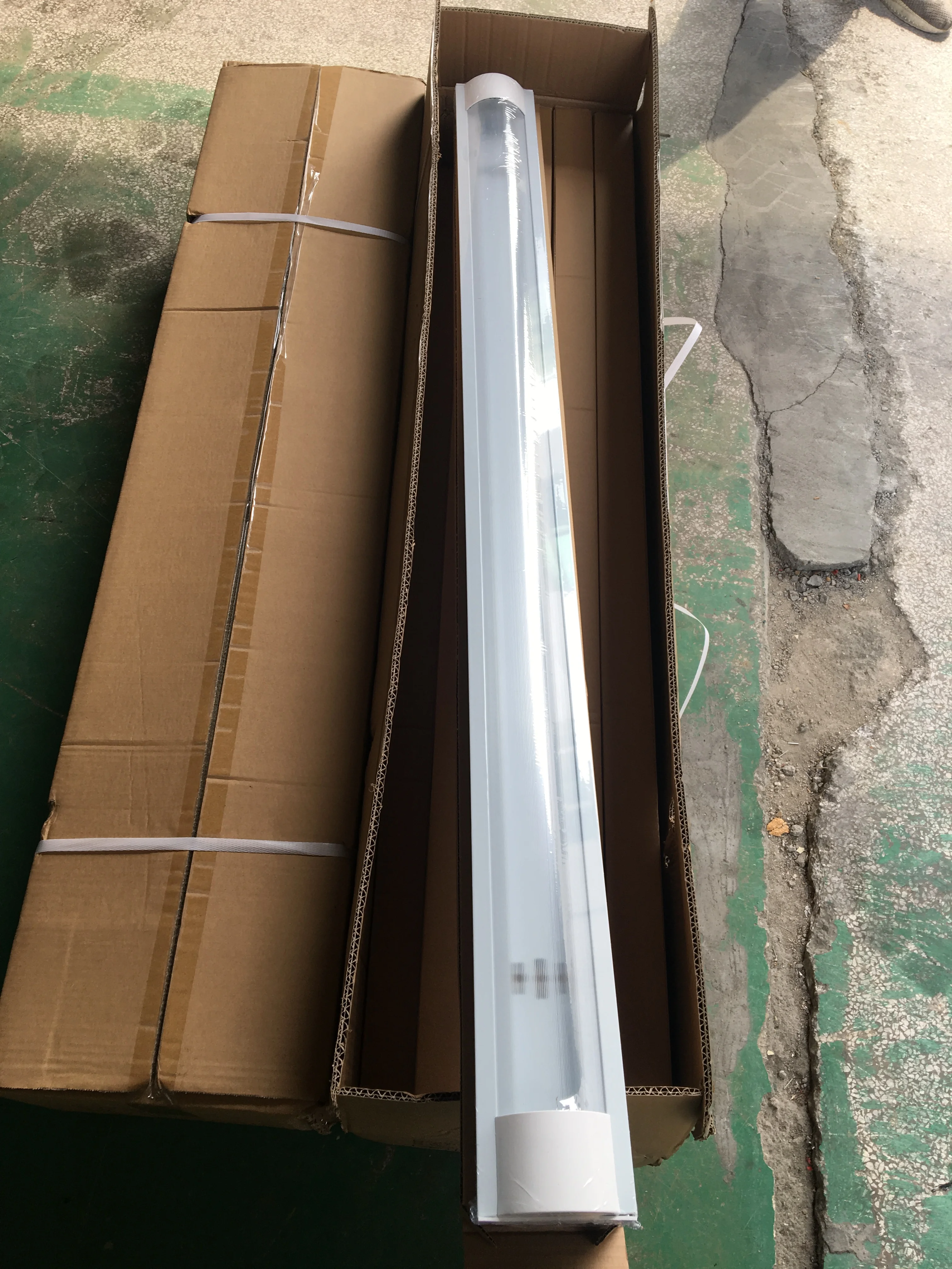 4ft twin fluorescent light fitting