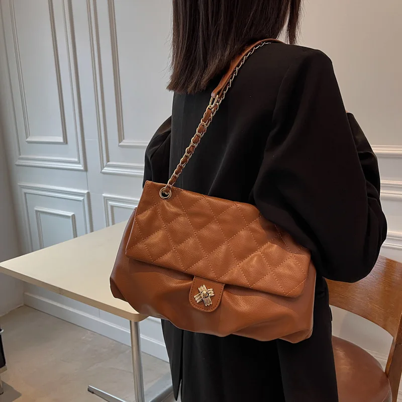 

2021 autumn and winter new online celebrity handbag large capacity fashion women chain bags, Black, caramel, brown