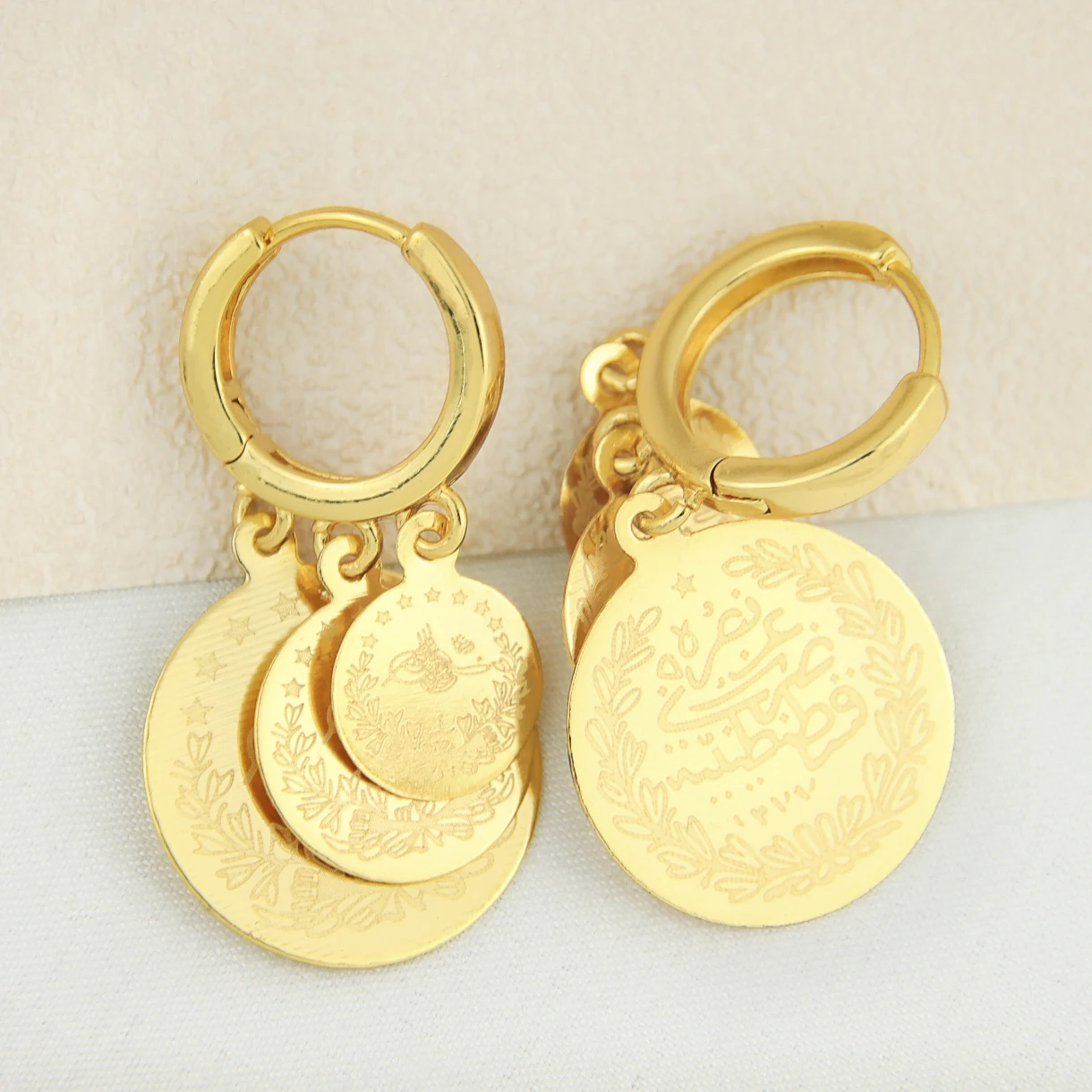 

New Arrival Coin Earrings Women Gold Huggie Hoop Earrings 18k Gold Plated