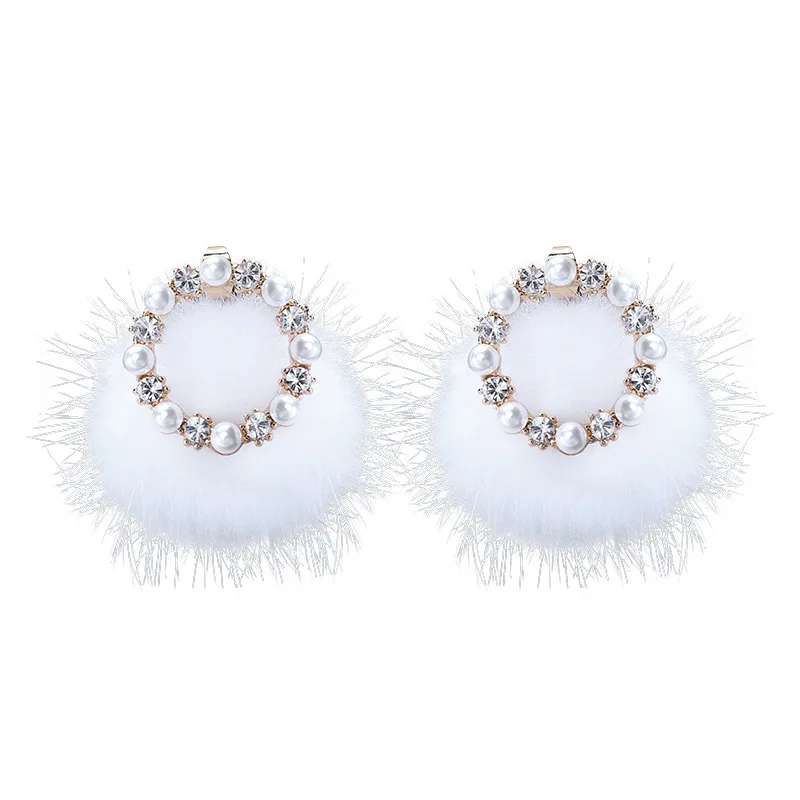 

2020 New Hotsale Sweet s925 Needle White Hair Ball Stud Earring Crystal Circle Plush Fur Pom Pom Ball Earring For Women