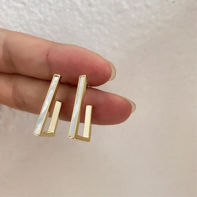 

Geometric Shell Stud Earrings Gold Hoop Earrings with 925 Silver Needle Korean Designer Square Hoop Earrings for Women, Photo