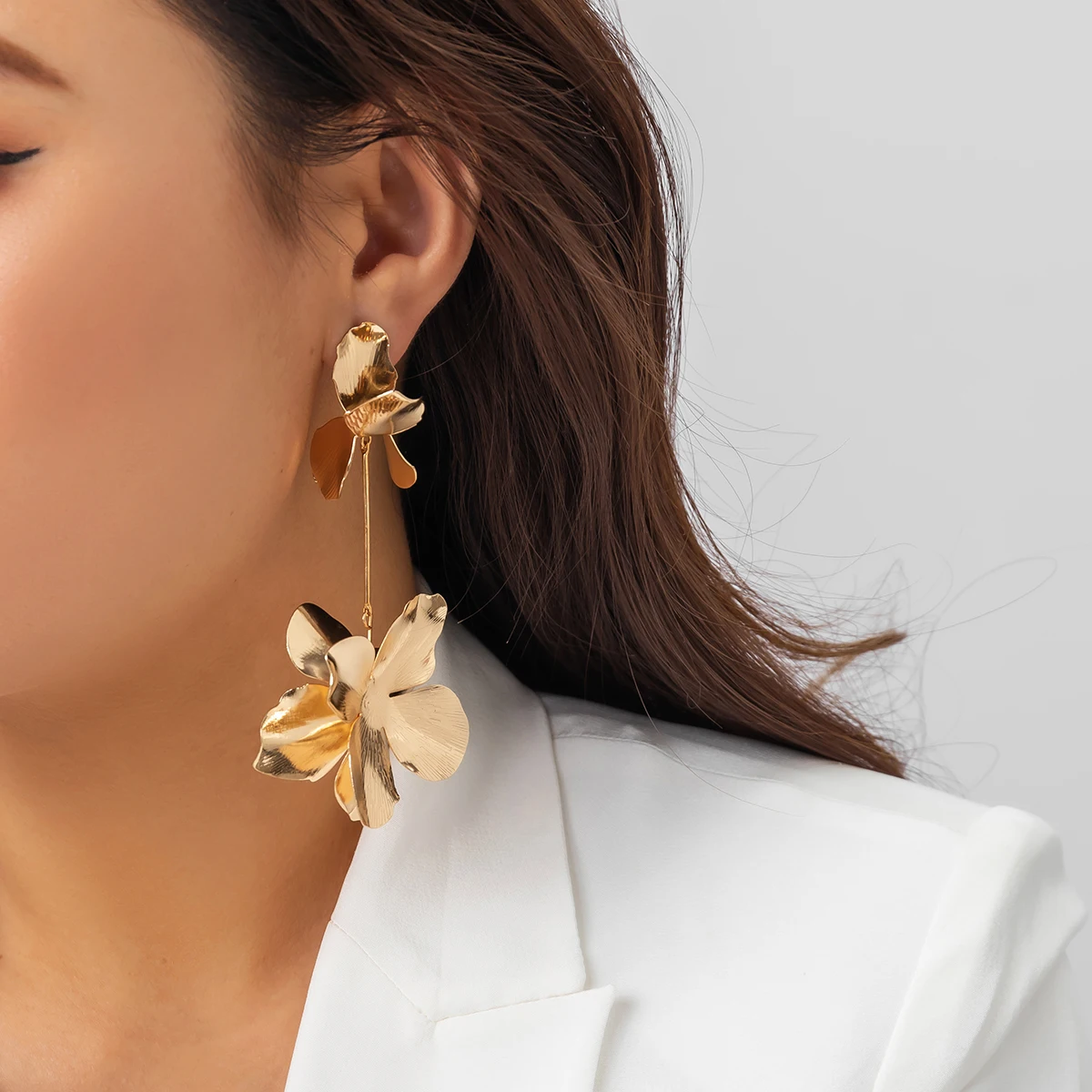 

SHIXIN Vintage Geometric Flower Petal Pendant Drop Earrings Women Fashion Statement Gold Hanging Earrings Party Jewelry Gifts