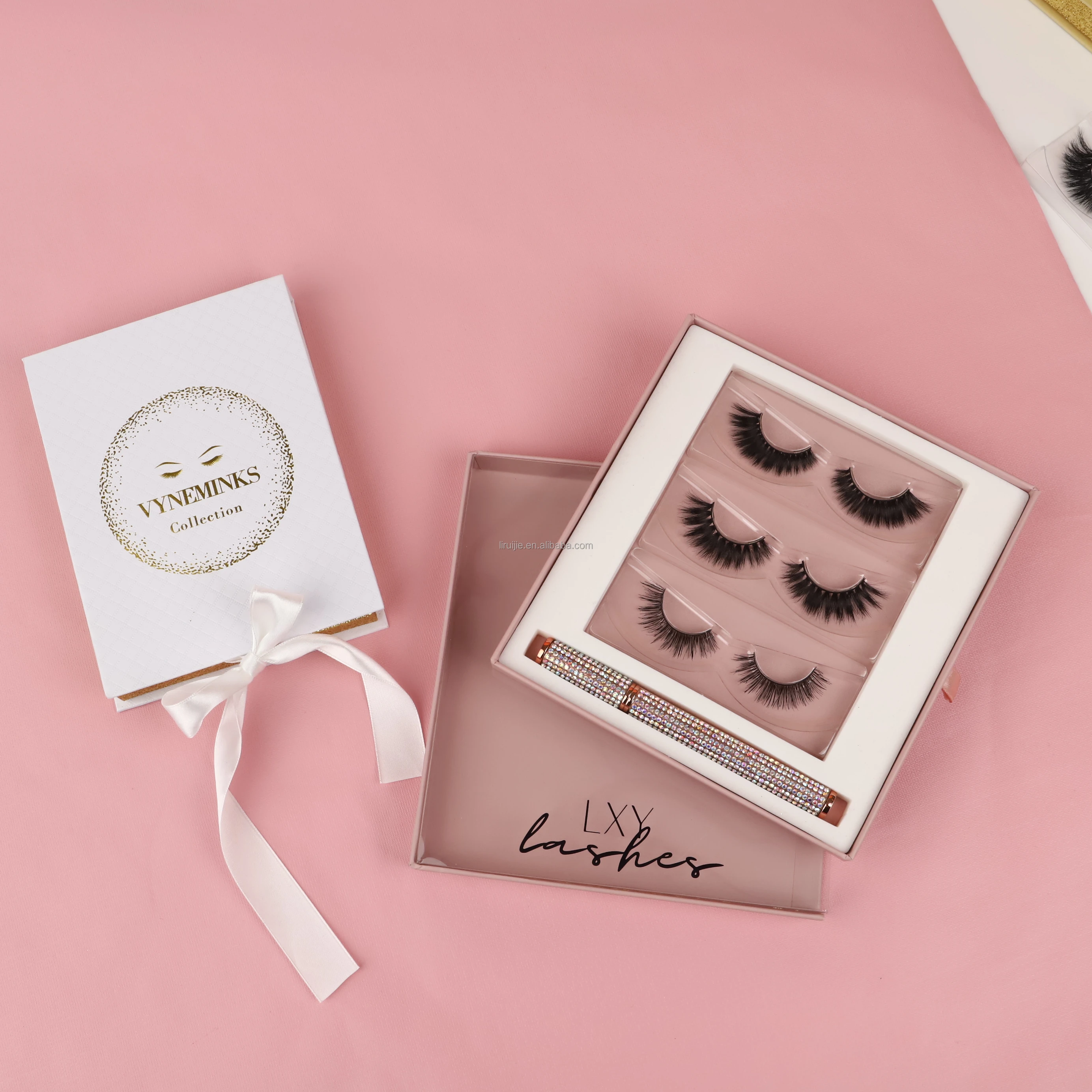 

Round magnetic eyelashes factory price logo box vendor luxury style 3D Mink Lashes, Natural black