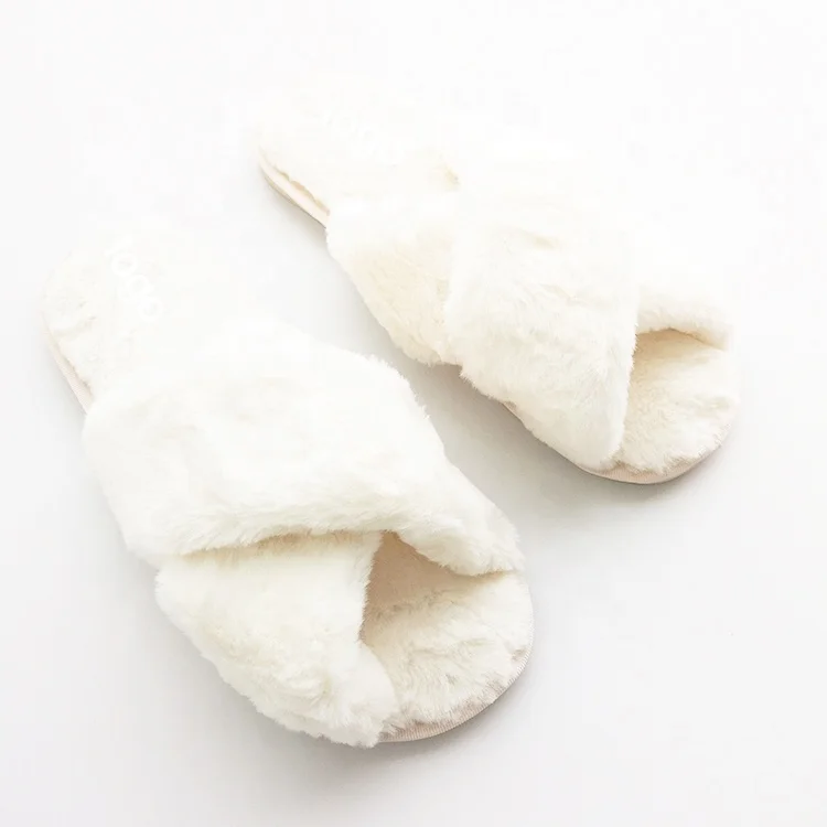 

Hot Selling Winter Crossing Plush Furry Fluffy Soft Fuzzy Slippers White House Slippers for Mozambique Women