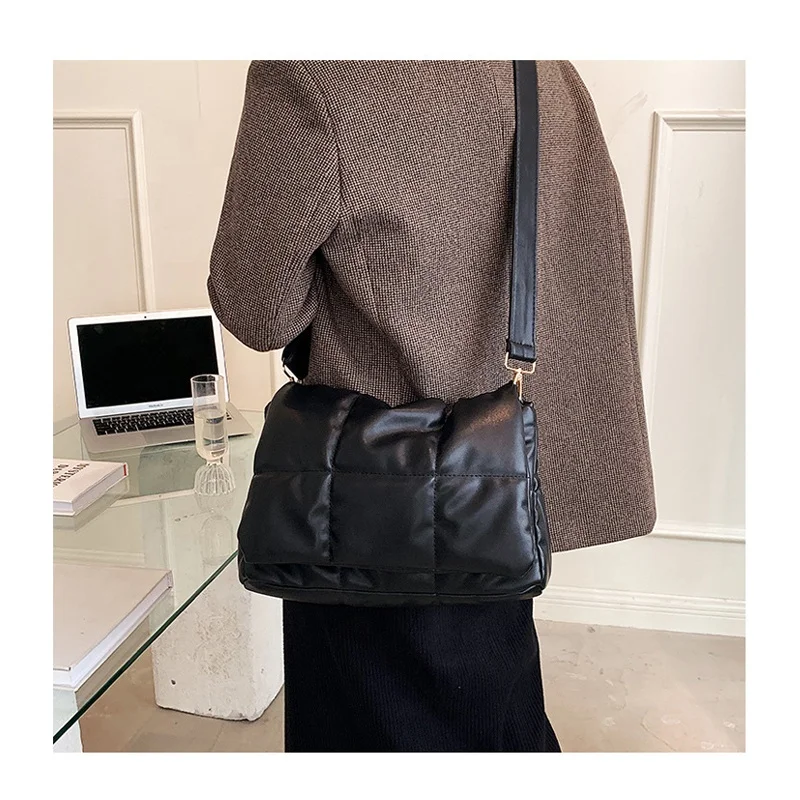 

Ladies Autumn Winter New Style High Quality Soft Face Embroidered Checkered Shoulder Bag Trendy Large Capacity Messenger Bag