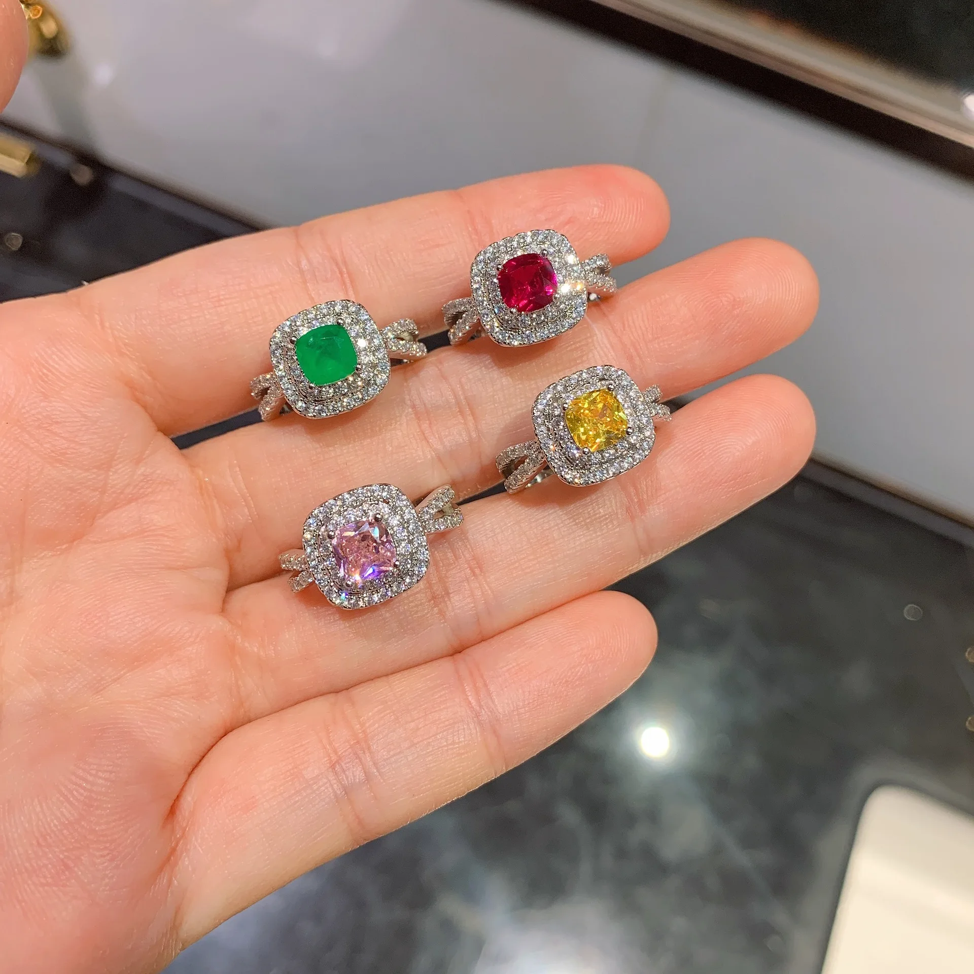 

High Quality Exquisite Platinum Plated Cubic Zirconia Engagement Rings Bling Bling Red Pink Yellow Diamond Emerald Finger Rings