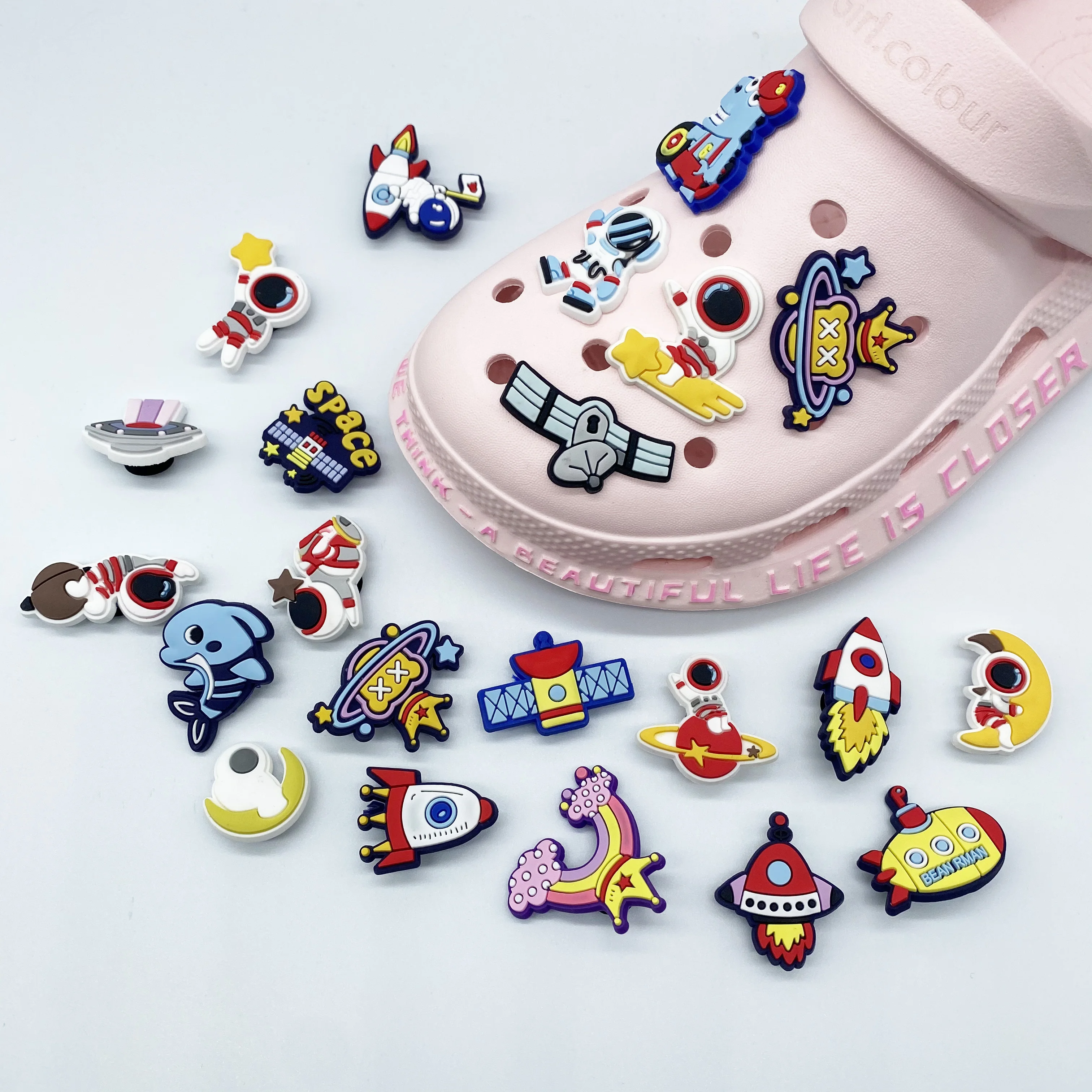 

Space boy new style custom logo PVC flying saucer buttons cartoon spaceman kids croc decorative shoe charms crocodile