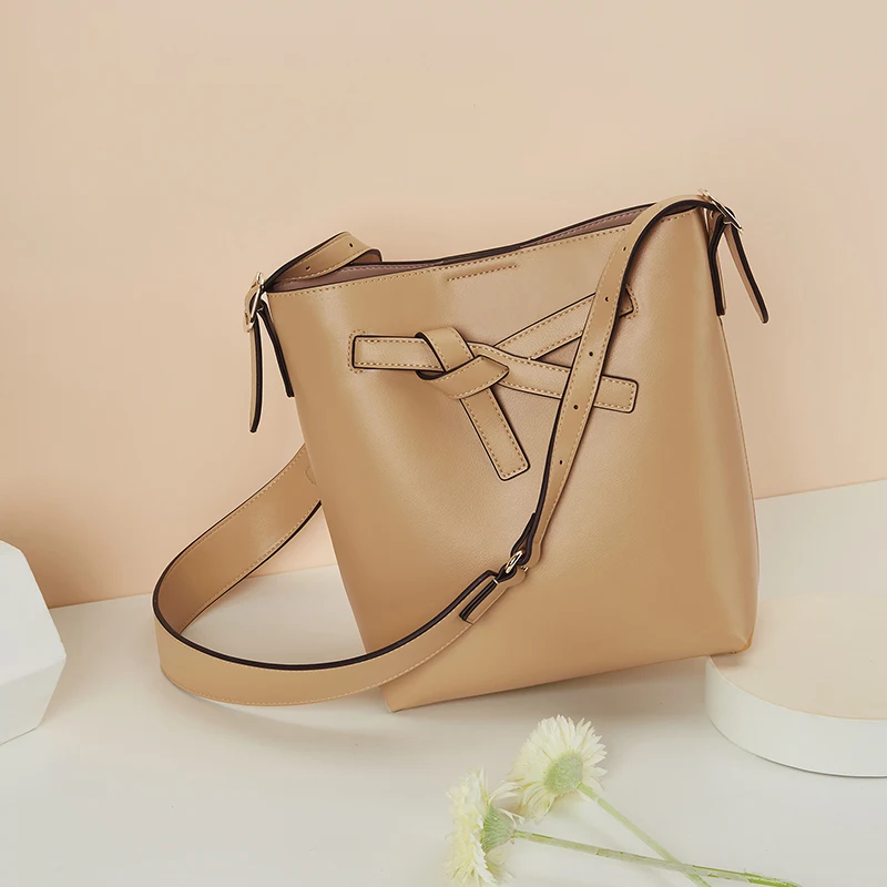 

High Quality Easy To Carry Large Capacity Luxury Shoulder Bag For Women