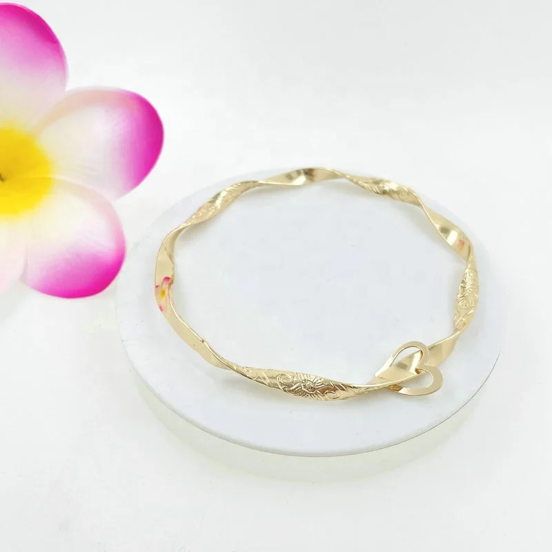 

H550-5T gold hawaiian bangle bracelet traditional heirloom plumeria wave bracelet with heart charm dark grey pearl