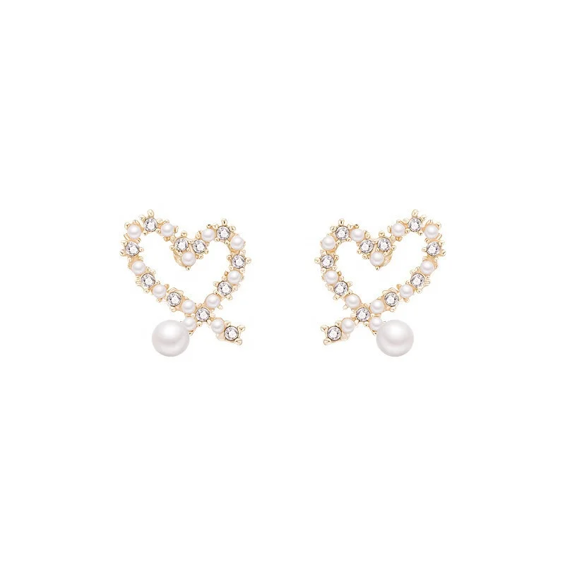 

Women's Heart Shaped Pearl Stud Earrings Personality Irregular Hollow Stud Earrings, Picture