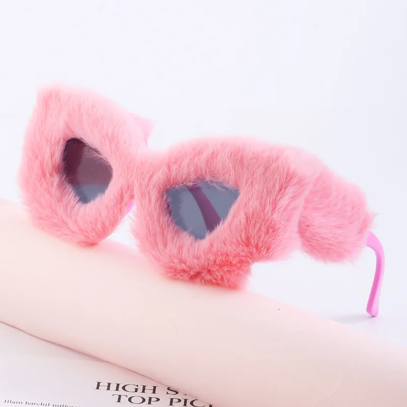 

2022 Fashion women Cat Eye Sunglasses Punk Soft Fur Velvet Sun Glasses Ladies UV400 Shades Handmade Eyewear Gafas De Sol, Picture shown