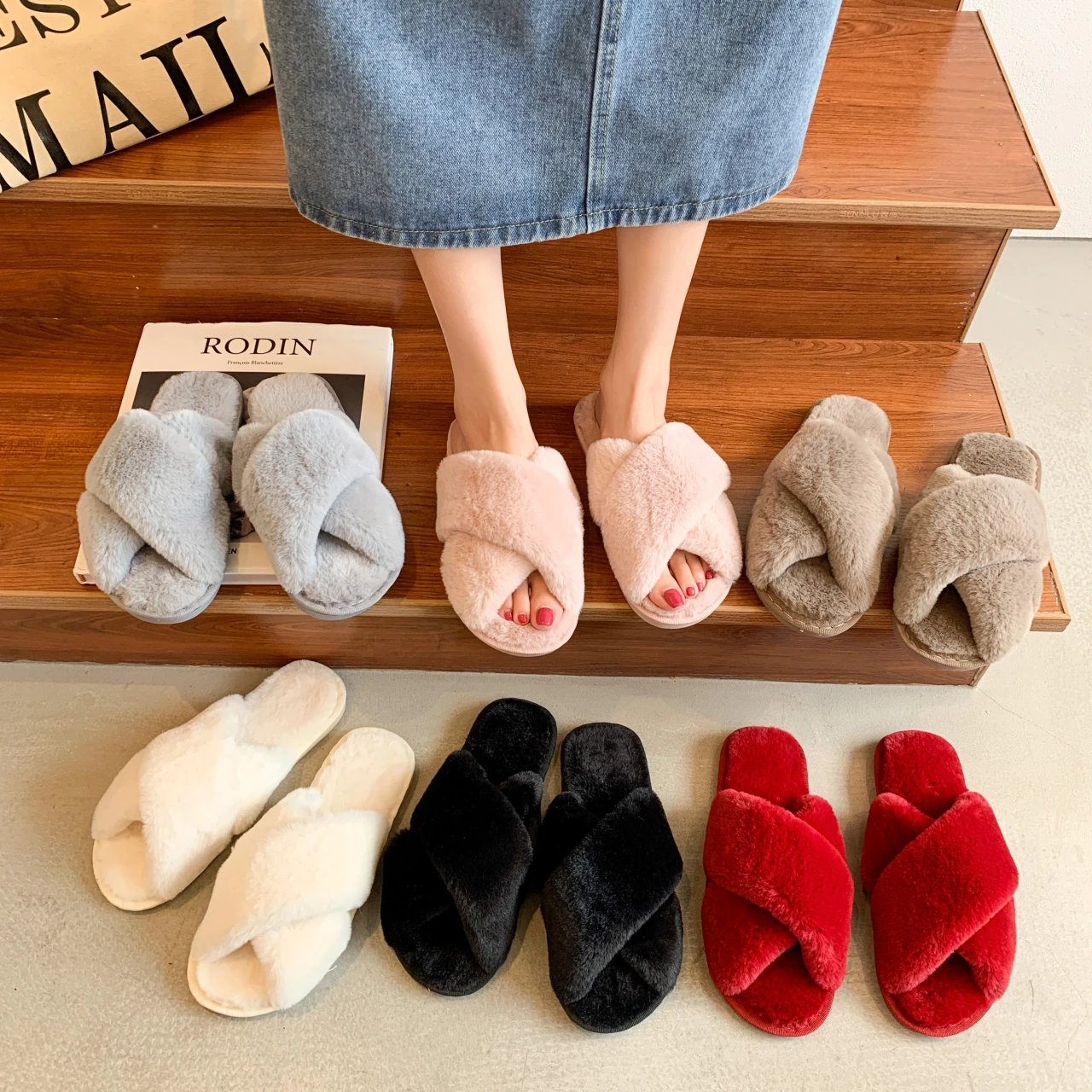 

Dropshipping Women's Fashion Soft Indoor Home Fluffy Fuzzy Slippers Fur Cross Open Toe Fur Slides Comfortable Slippers