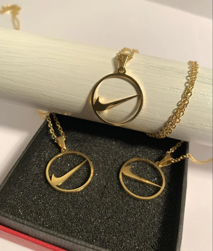 

18K Gold Plated Swoosh Chain Stainless Steel Disc Round Charms Necklace Vintage Tick Urban Hiphop Jewelry Tick Circle Pendant