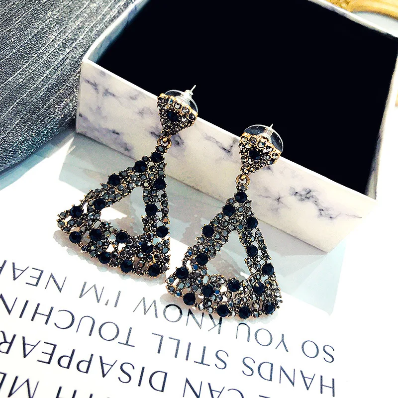 

Black rhinestone triangle earrings new arrivals