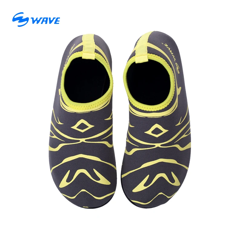 

Good quality adult size waterproof neoprene women beach swimming shoes, Blue, yellow, red or customized