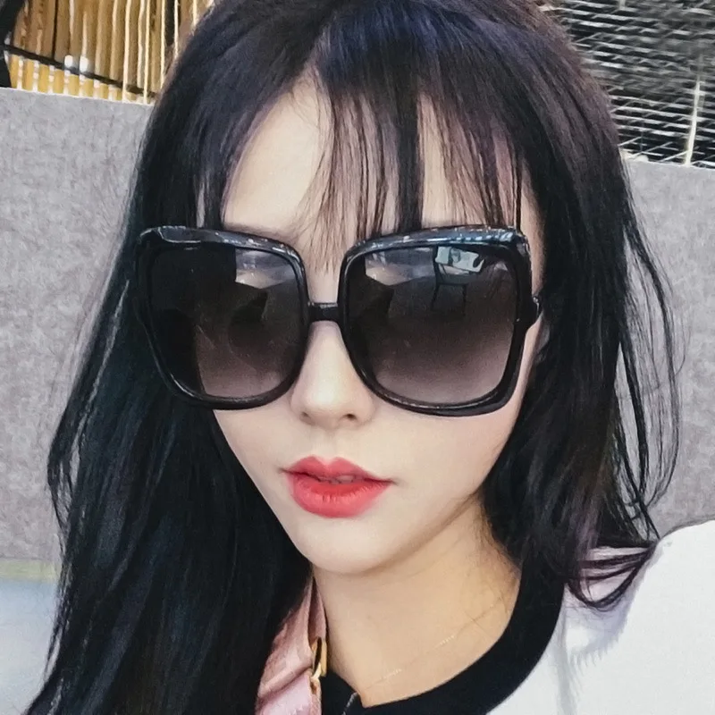 

2021 Wholesale Women Big Square Frame Fashion Design Trendy Oversized sunglasses Women 2021