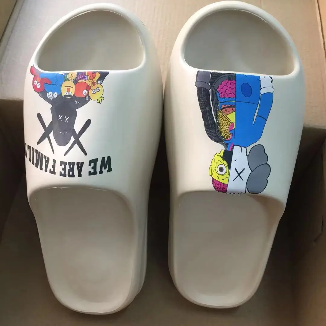 

shoes 2021 bright yeezi slides cartoon printed women yezzy slippers men high quality yeezy shoes sandalias different colors