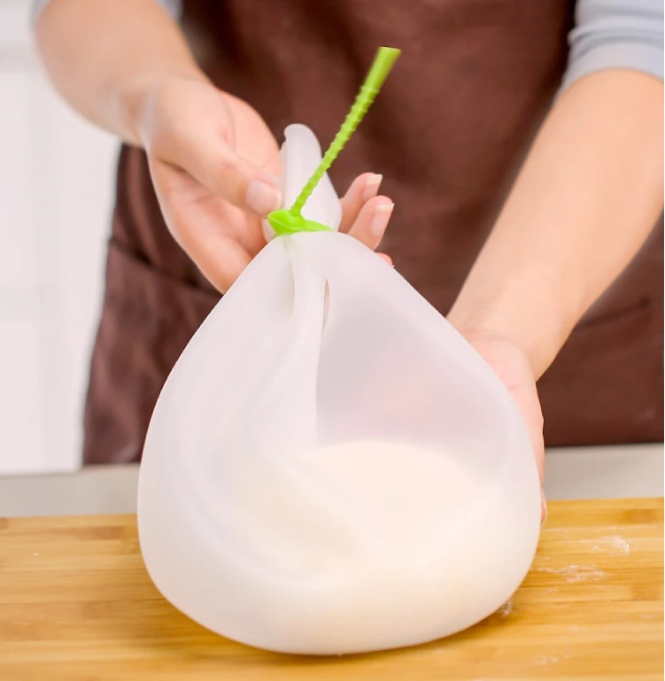 

Silicone Preservation Kneading Dough Flour-mixing Bag For Bread Cookies, White