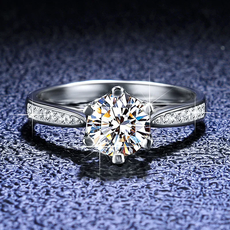 

Luxury 925 Sterling Silver Round Excellent Cut 1 Carat Sparkling D Color Pass Diamond Test Moissanite Wedding Ring for Women