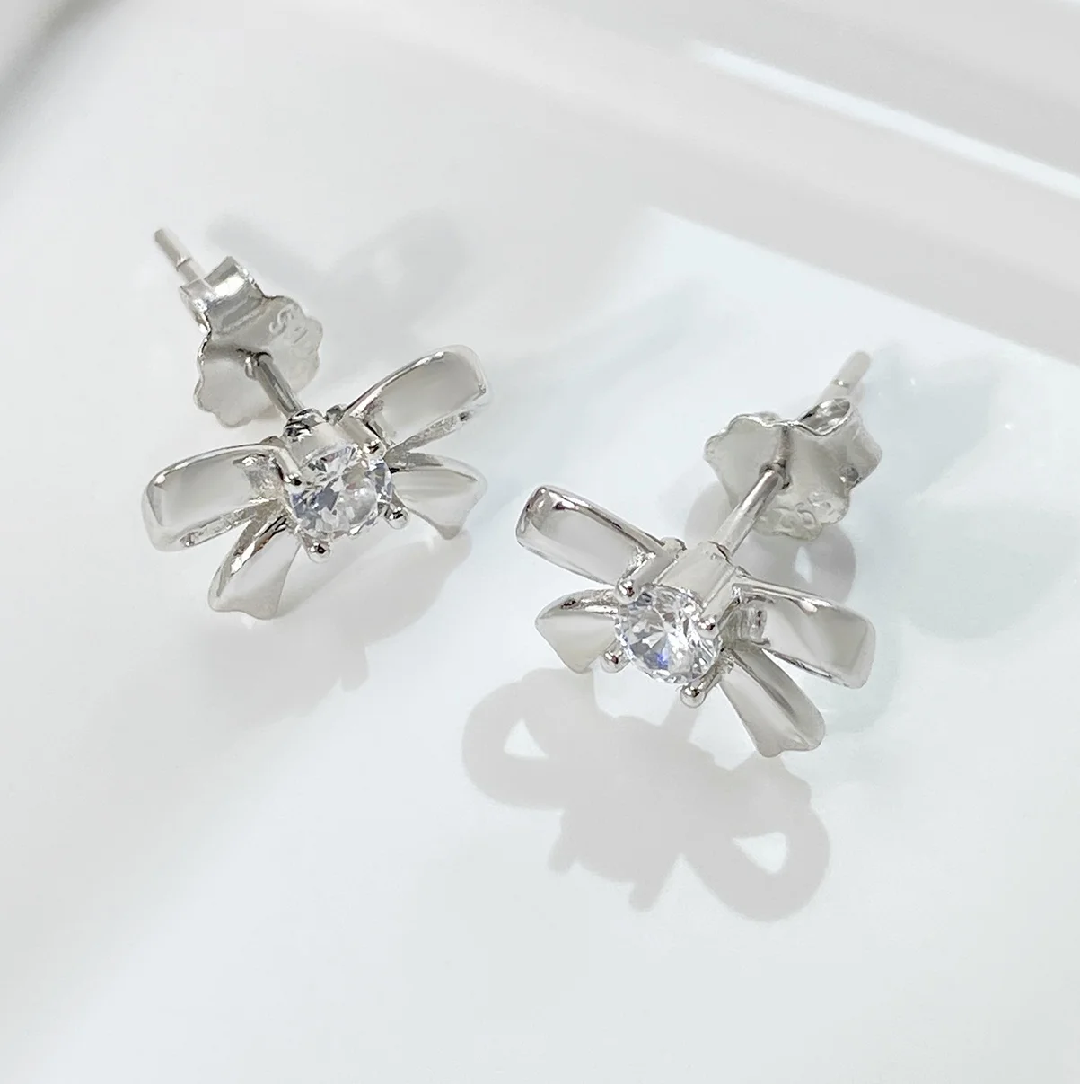 New Style Pure Silver Cubic Zirconia Stud Earrings Jewelry 925 Sterling Silver Simple Bow Shape Stud Earrings for Women