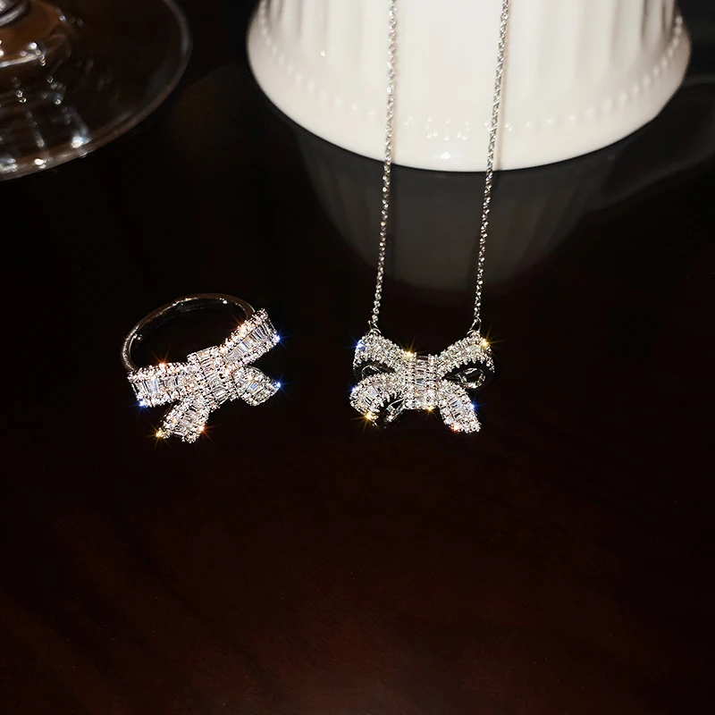 

2021 fashion trendy crystal luxury bow ring women