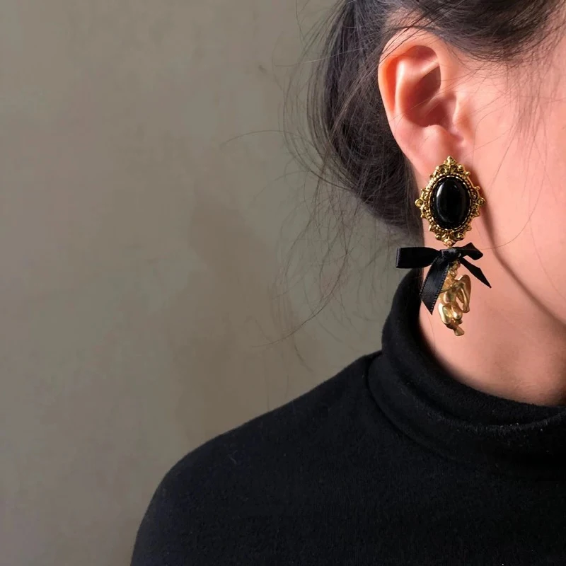 

2020 Elva jewelry new design Baroque ladies earrings designs earrings woman small Retro angel love gold earrings