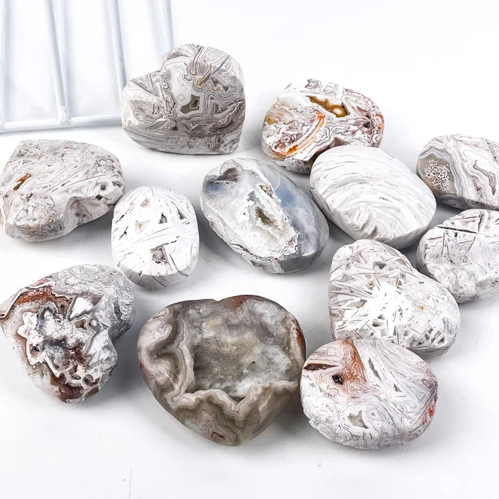 Hot Sale Meditation Natural Crystal Craft Healing Stone White Mexican Agate Palm for Feng Shui