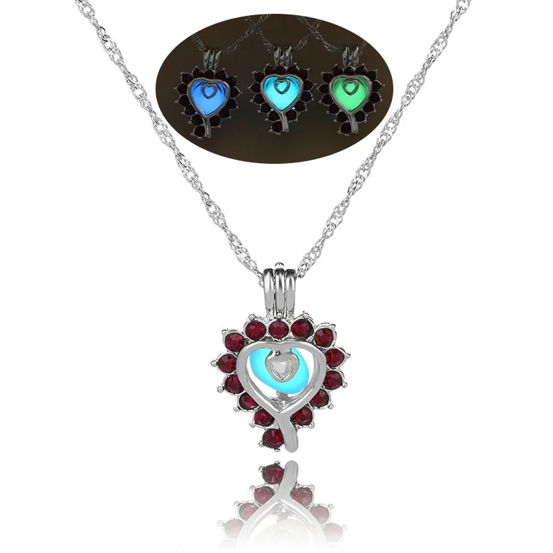 

Fashion 3 Color Heart Glow In The Dark Pendant Necklace Halloween Jewelry