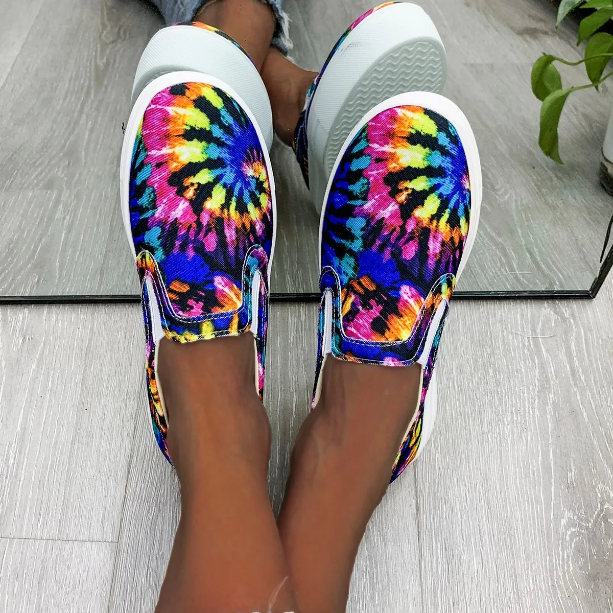 

Wholesale new round head flat canvas shoes women's casual shoes