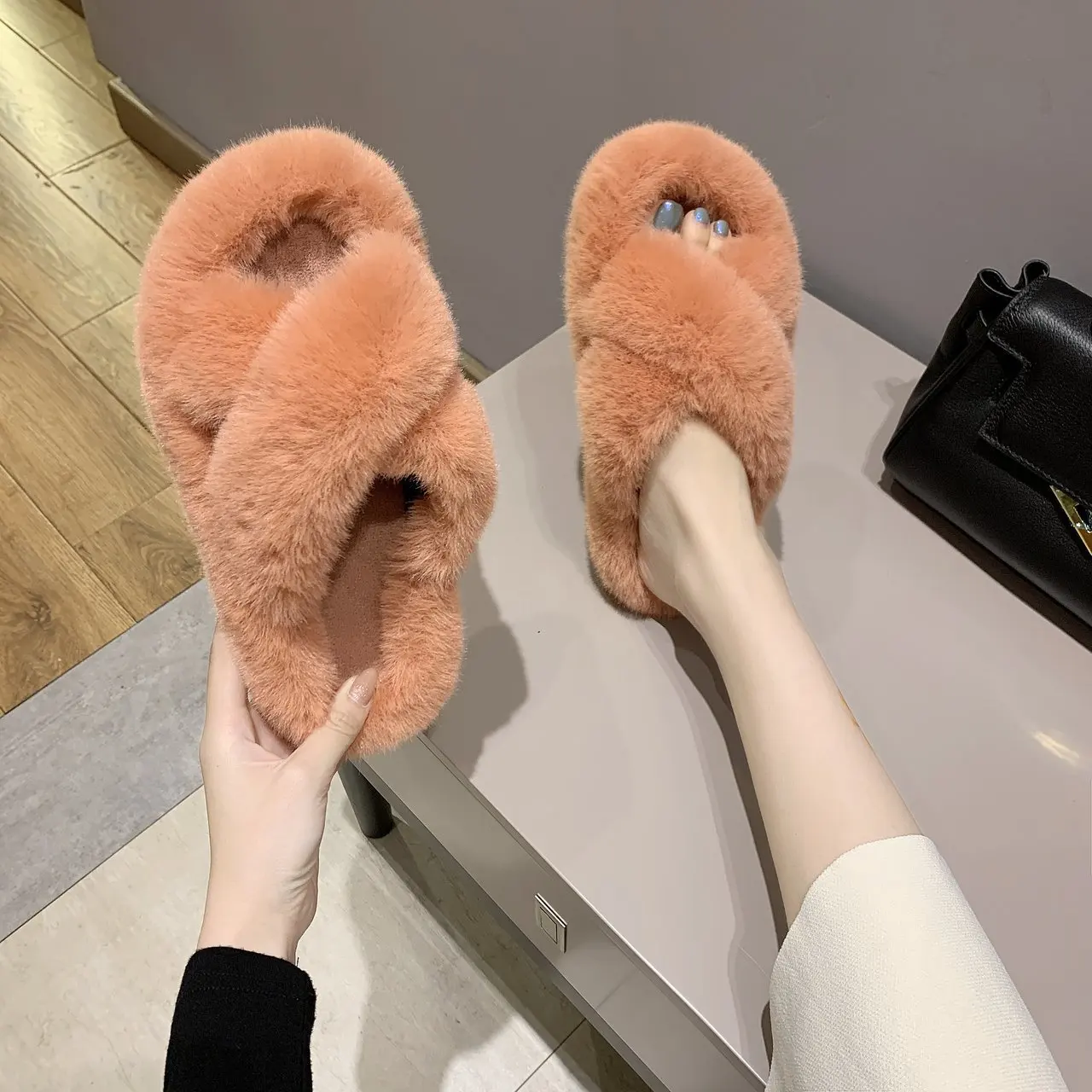 

Women's Fluffy House Slides Furry slippers Home Furry Slides Fur Slippers For Women