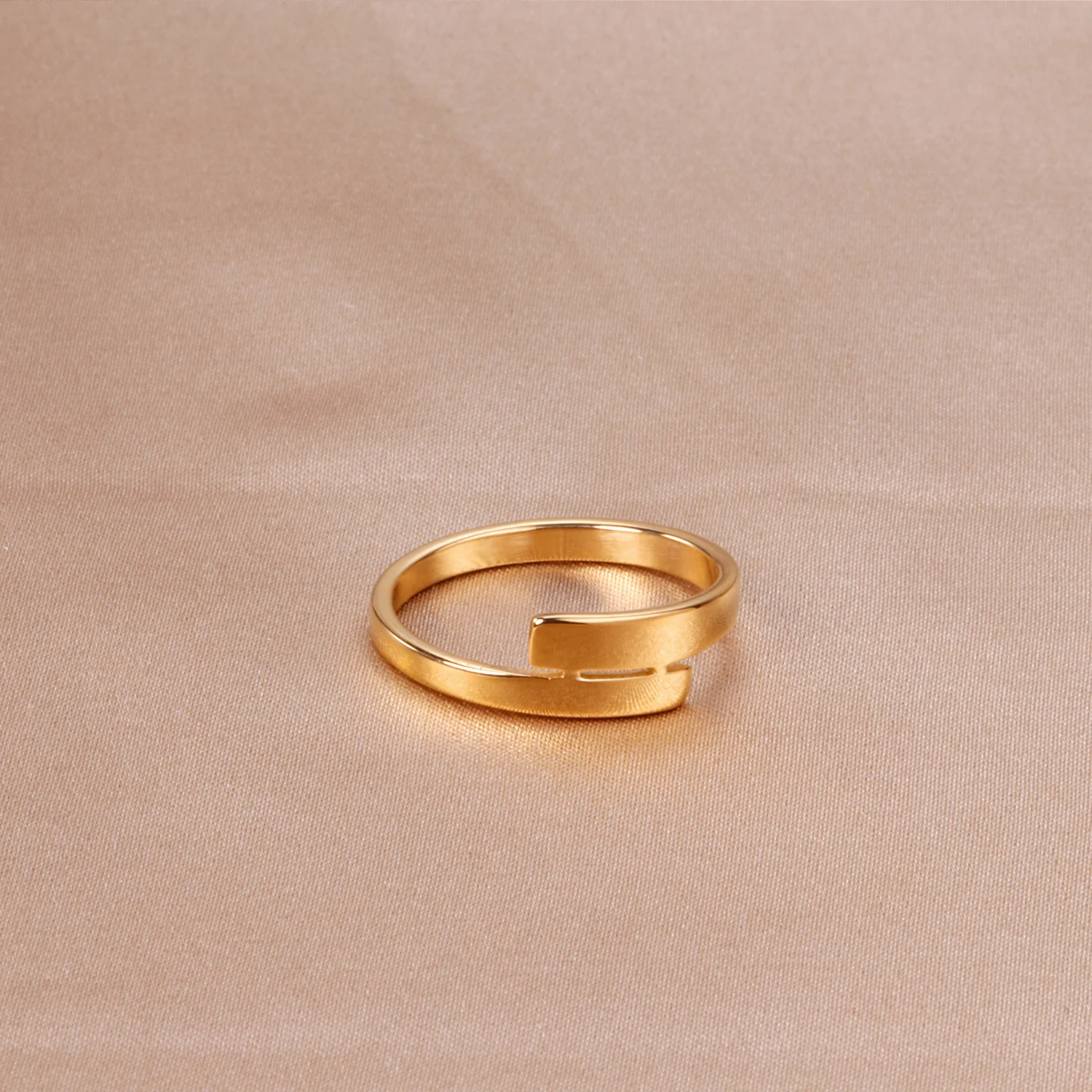 

Nickle-Free Jewelry Chunky Gold Ring Waterproof Ring Women Stainless Steel Gold Ring