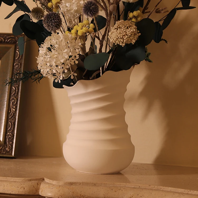 

OEM/ODM Morden Flower Ceramic Ribbed Vase for Home Decor, Picture
