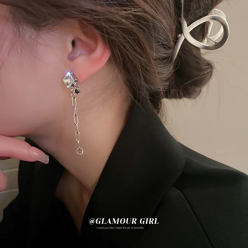 

fashion quality crystal wholesale asymmetric earing