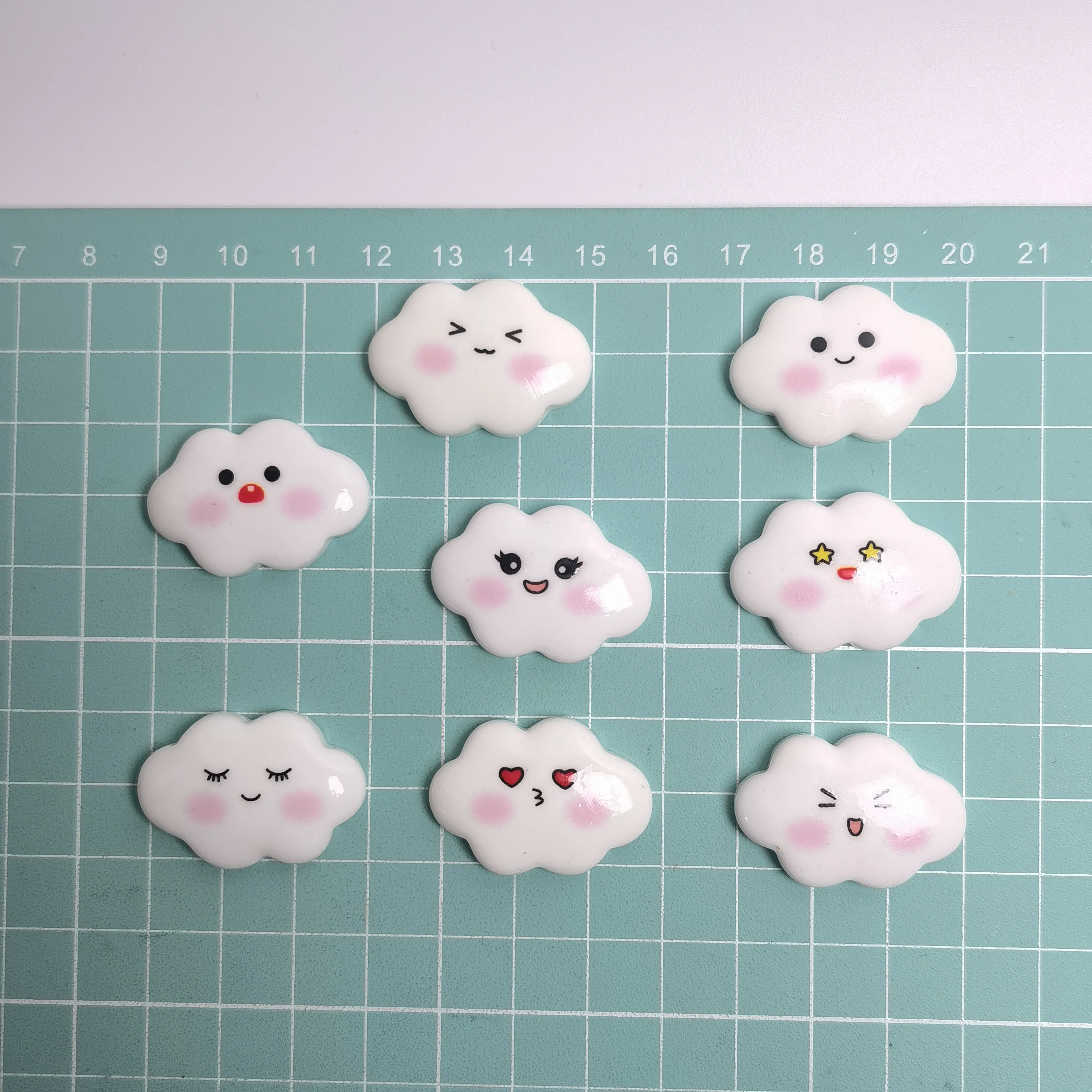 Bulk 100Pcs/Bag Lovely Cartoon Cloud Flatback Resin Cabochons Embellishments Accessories for Phone Case Scrapbooking Craft DIY