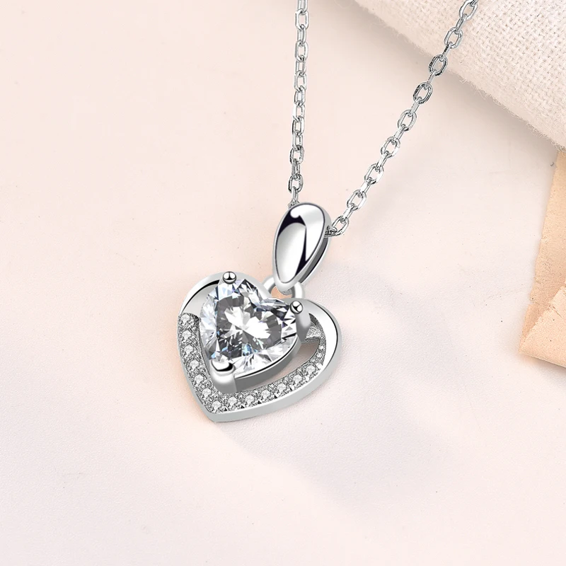 

Zircon Inlaid Eternal Heart Pendant Romantic 925 Silver Clavicle Chain Accessory Pendant, Picture