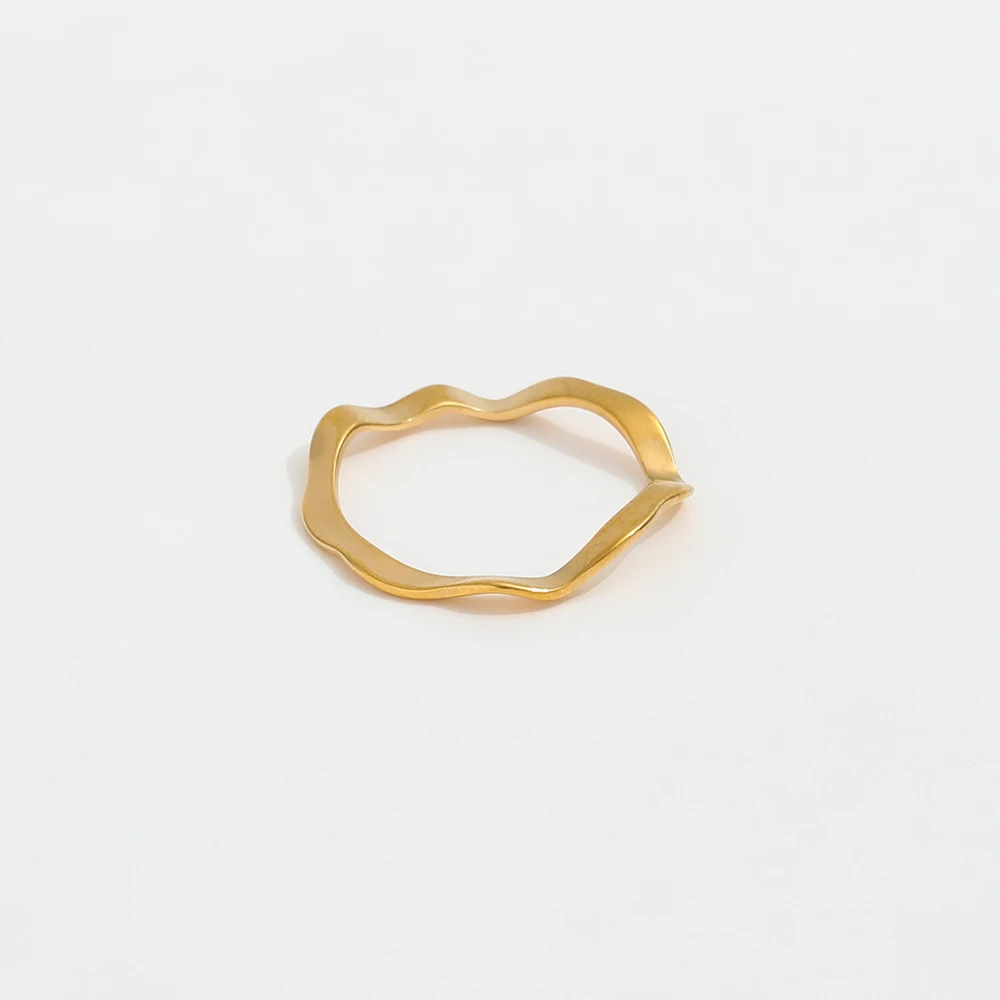 

High End 18K Plain Gold Simple Thin Waved Rings Stainless Steel Trendy Simple Gold Plated Jewelry