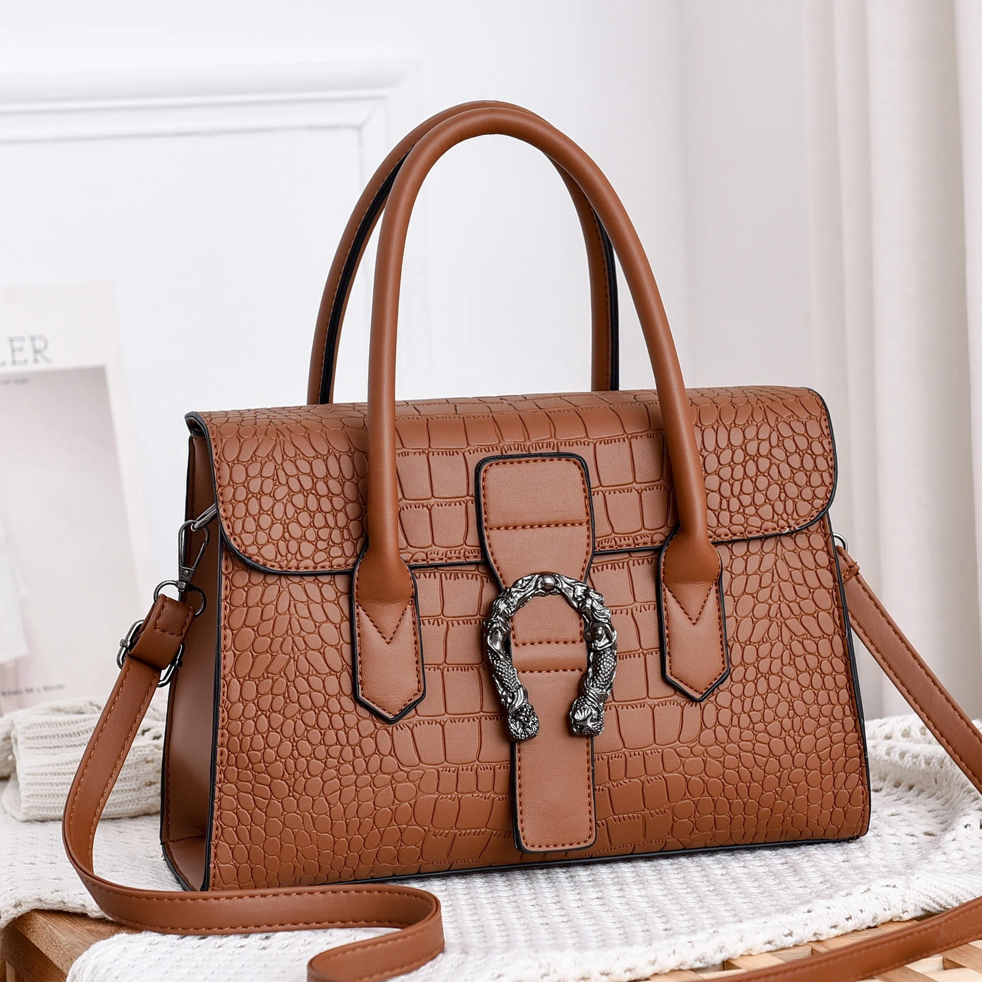 

High Quality Stone Leather Large Hand Bags and Purses for Ladies Underarm Luxury Women Bags 2021 Handbags